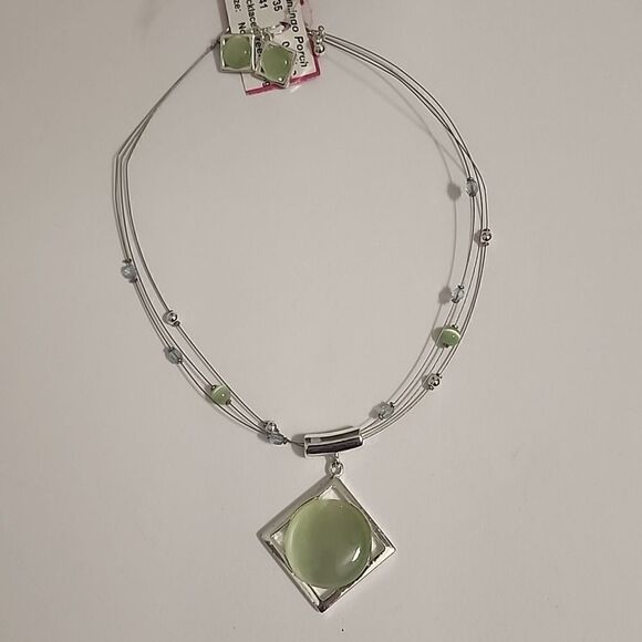 Green Stone Wire Necklace Womens Diamond Shame with Matching Earrings - Picture 1 of 6